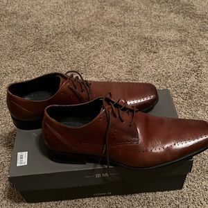 Mens brown leather dress shoes. Lightly worn